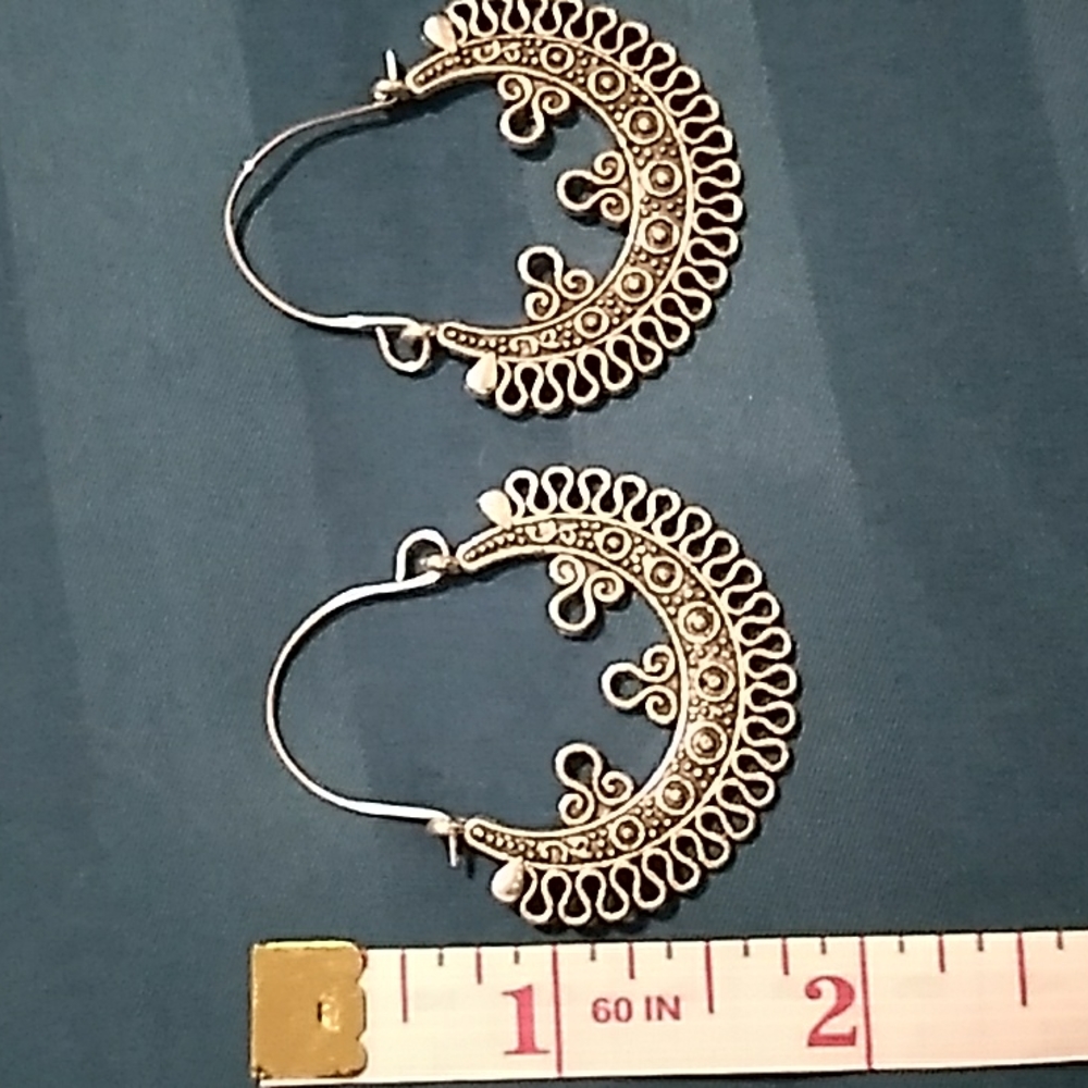 Silver metal earrings open design